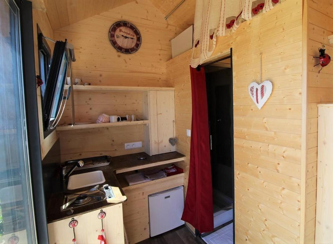 Tiny House Au Coeur Du Vignoble Beaujolais Hotel Фльори Екстериор снимка